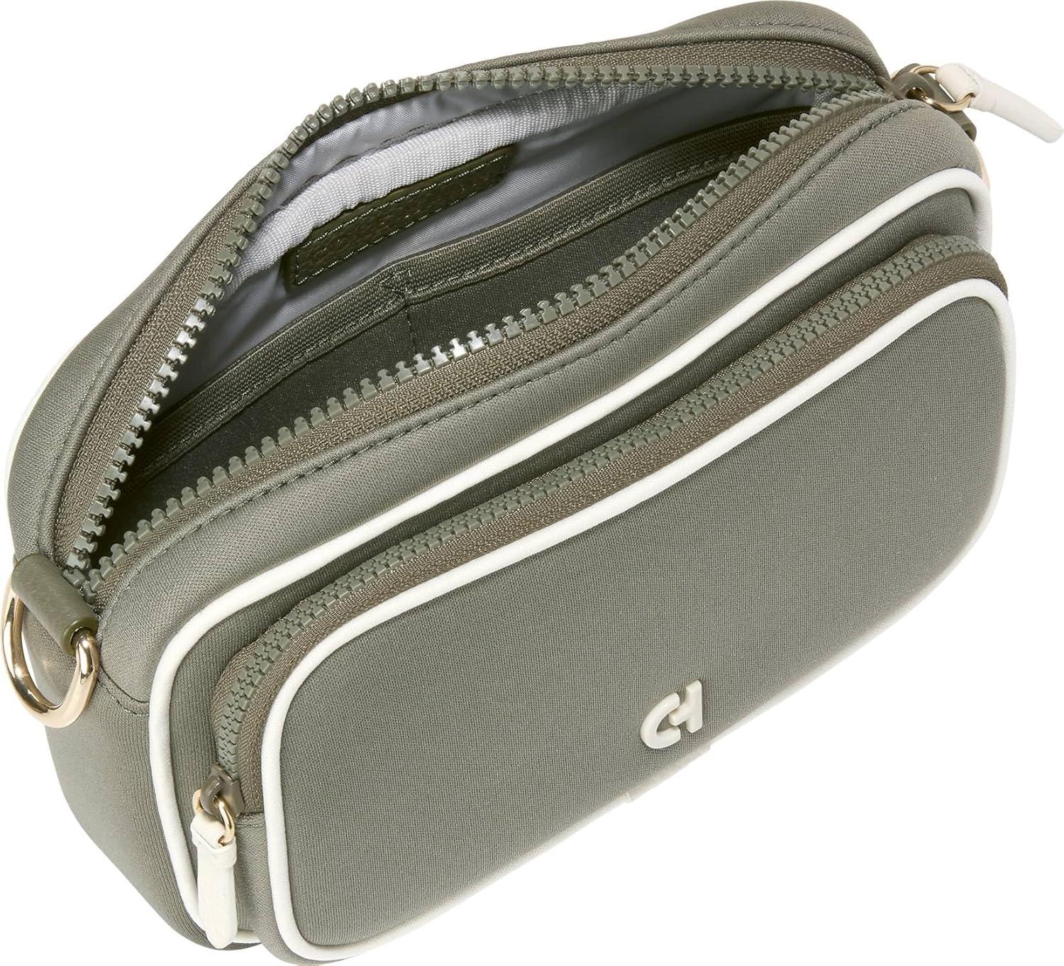 imageCole HaanTea Leaf