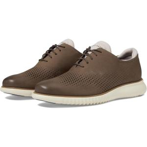 Cole Haan Men’s 2.Zerogrand Laser Cut Wingtip Oxford(Truffle/Ivory)